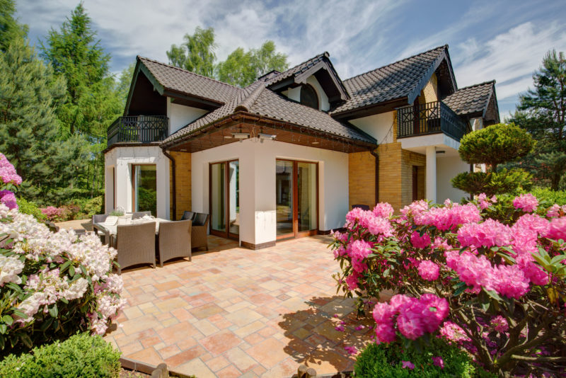 bigstock-Beautiful-Porch-Of-The-House-127774727-800x534.jpg